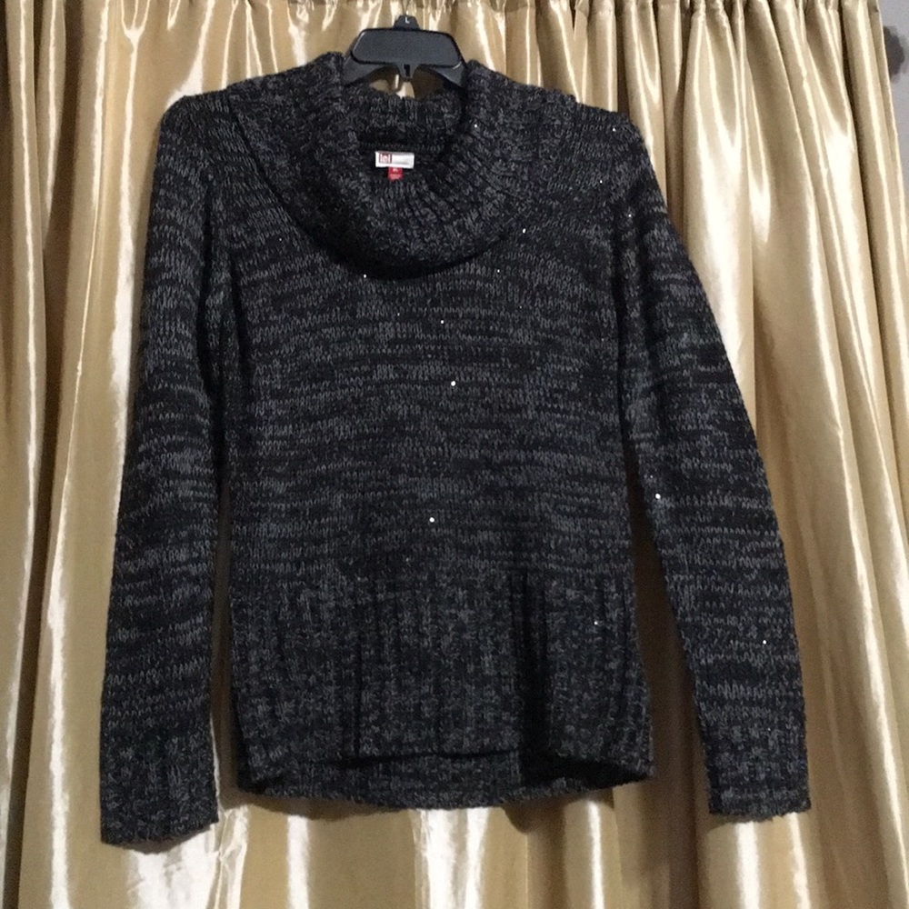 lei Black/ Gray Sweater❄️